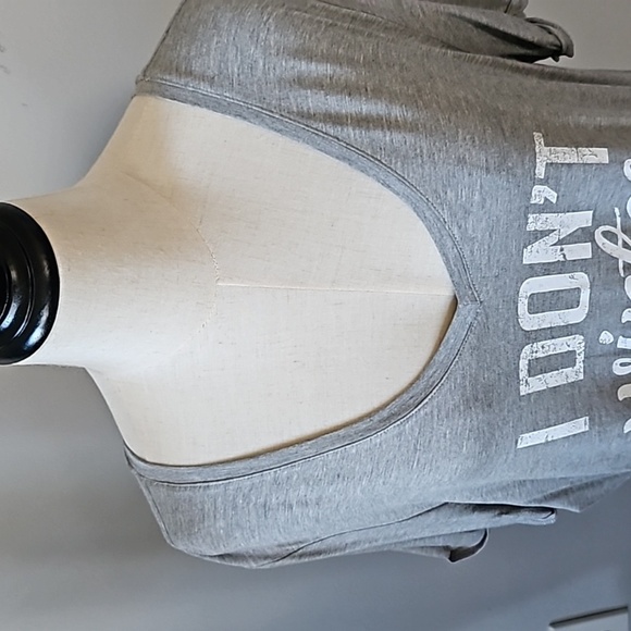 Maurices "I Don't Winter Well" Gray V-neck Short Sleeve Tee - Picture 4 of 15